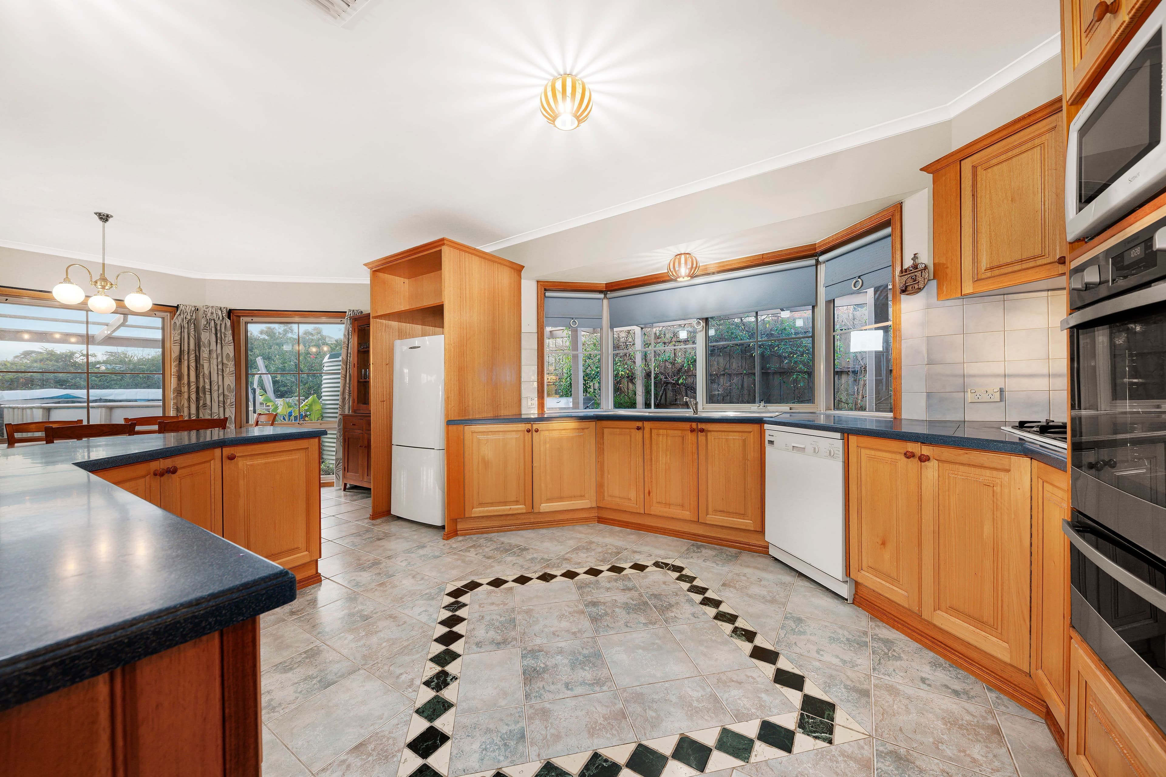 10 Palm Court, Lysterfield VIC 3156, Lysterfield - Thumbnail 2