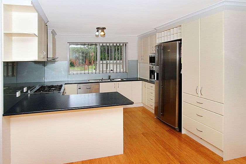 10 Holroyd Drive, EPPING VIC 3076, Epping - Thumbnail 2