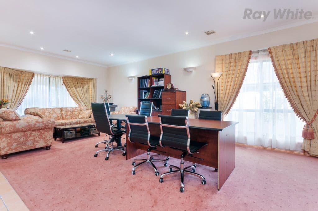 5 Castlemaine Way, Caroline Springs VIC 3023, Caroline Springs - Thumbnail 3