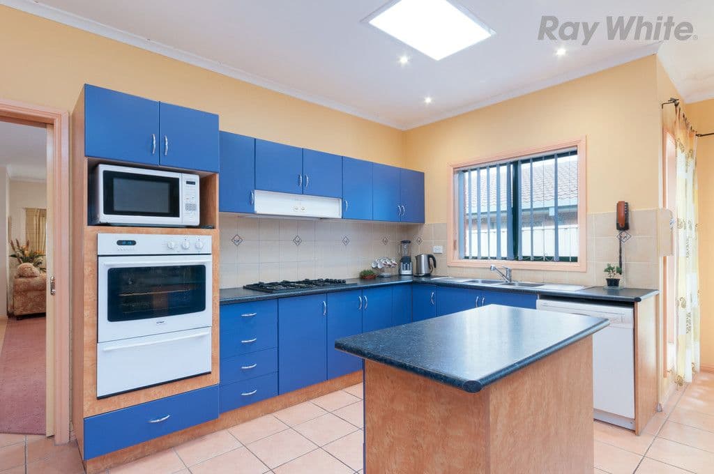 5 Castlemaine Way, Caroline Springs VIC 3023, Caroline Springs - Thumbnail 4
