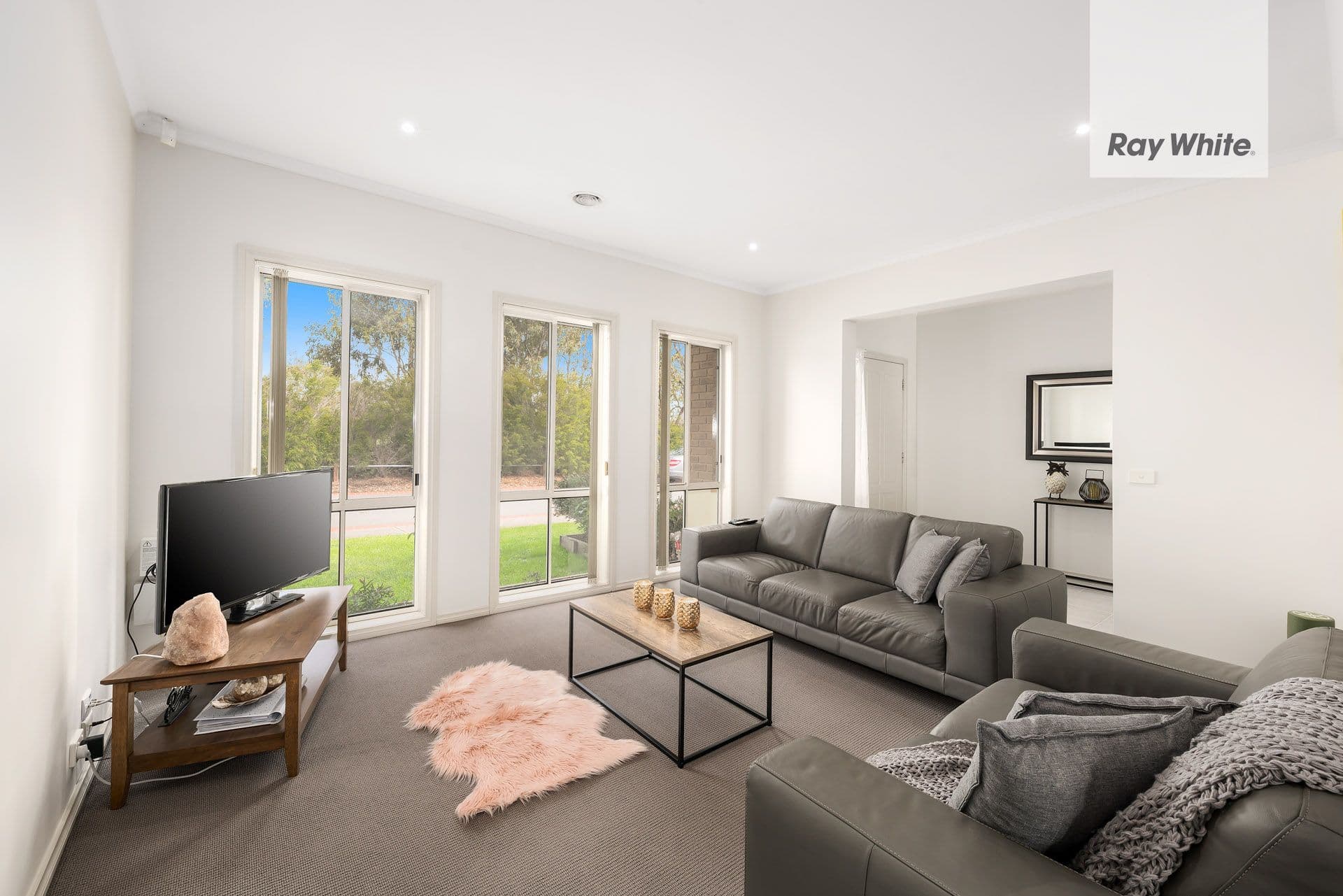 4 Hummingbird Place, South Morang VIC 3752, South Morang - Thumbnail 2