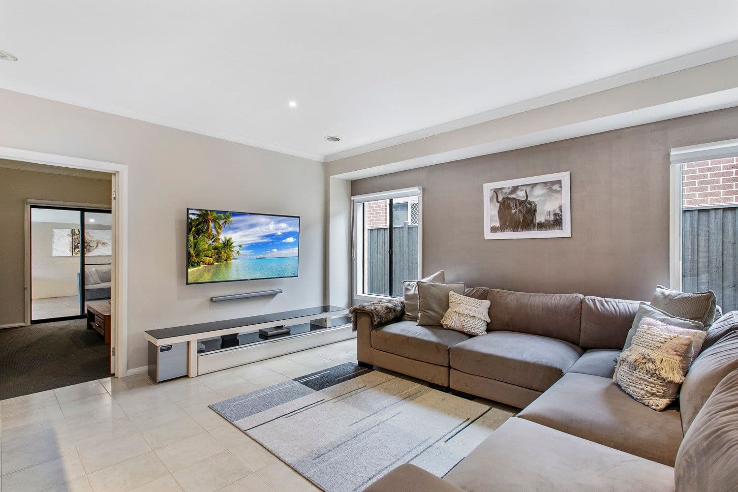 6 White Gum Way, Cranbourne North VIC 3977, Cranbourne North - Thumbnail 2