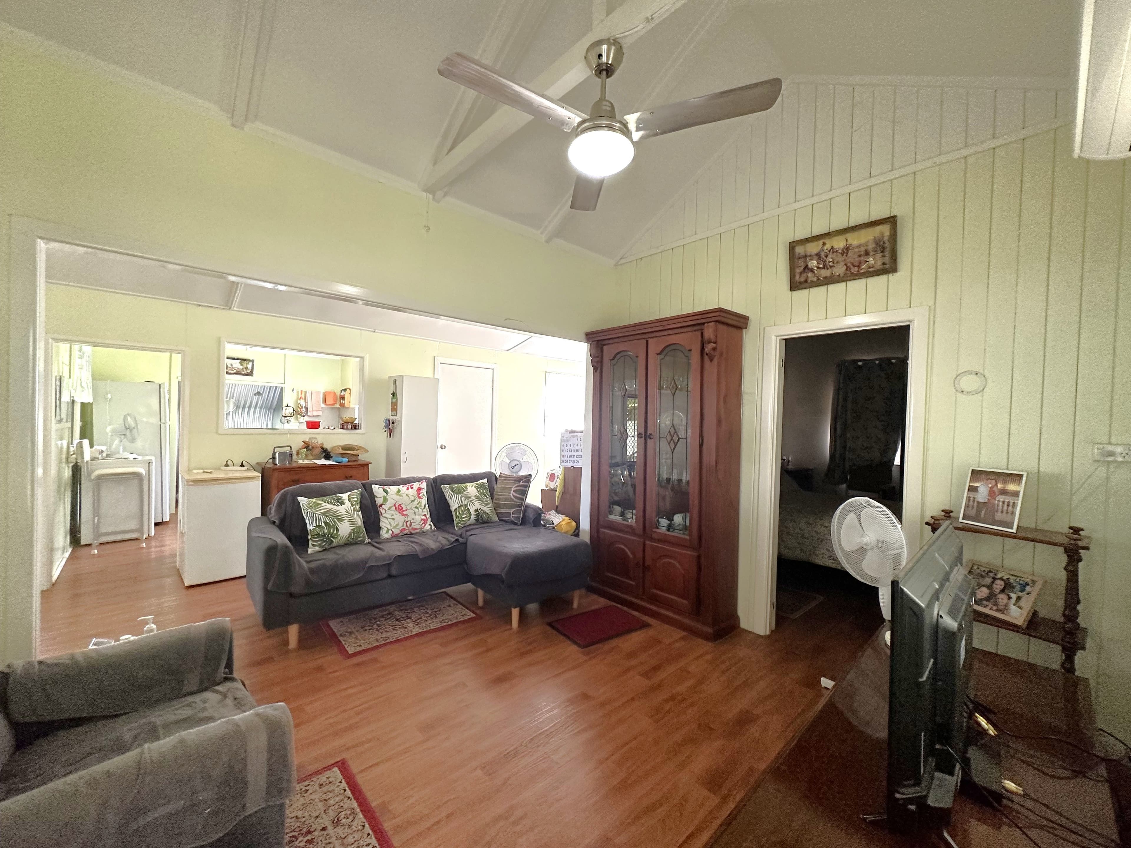 102 Bauhinia Street, Barcaldine QLD 4725, Barcaldine - Thumbnail 3