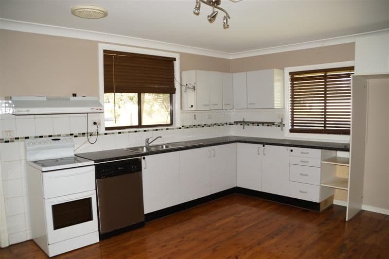 32 Barbigal Street, Dubbo NSW 2830, Dubbo - Thumbnail 2