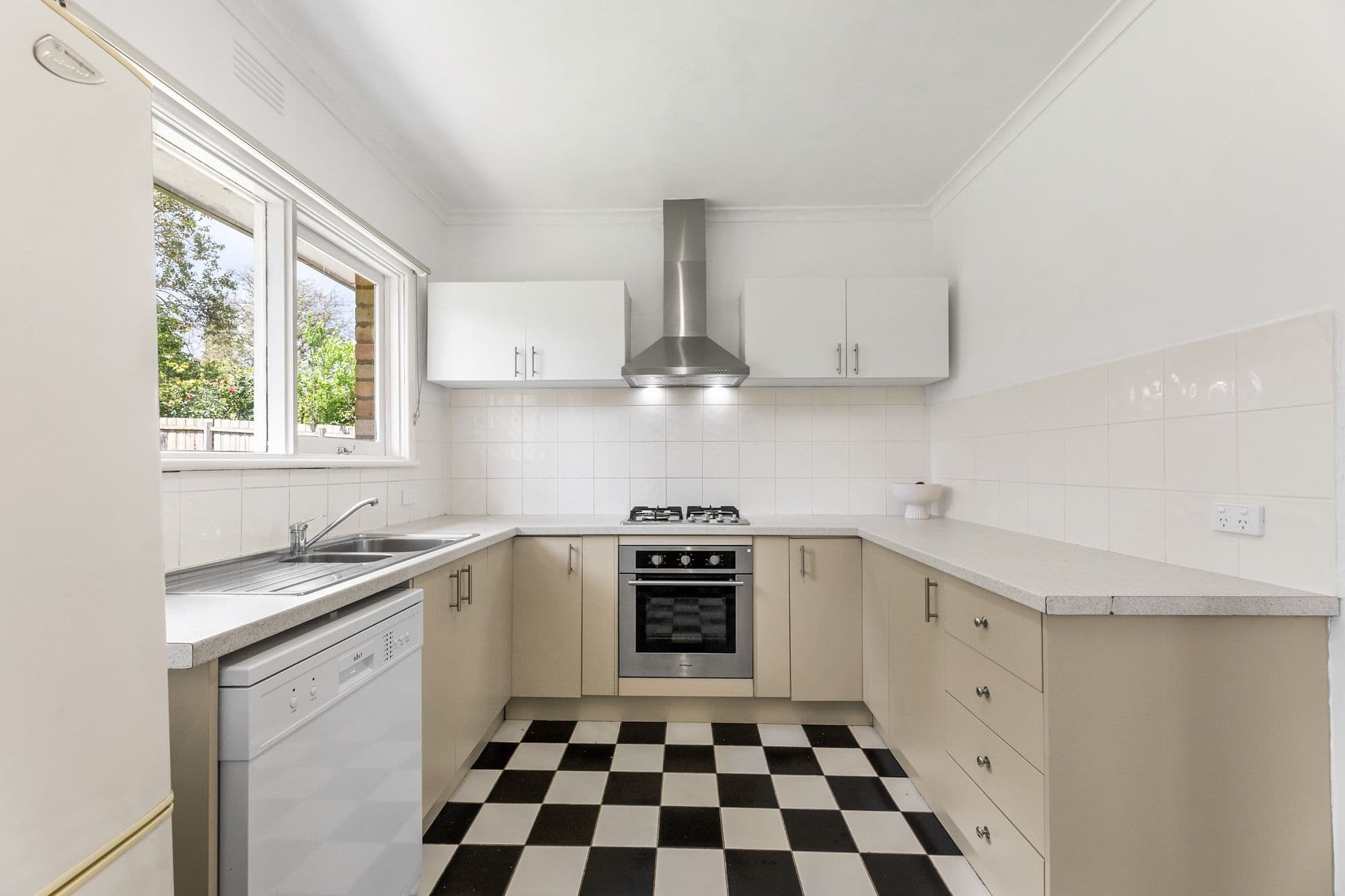 14 Bond Avenue, Blackburn South VIC 3130, Blackburn South - Thumbnail 7
