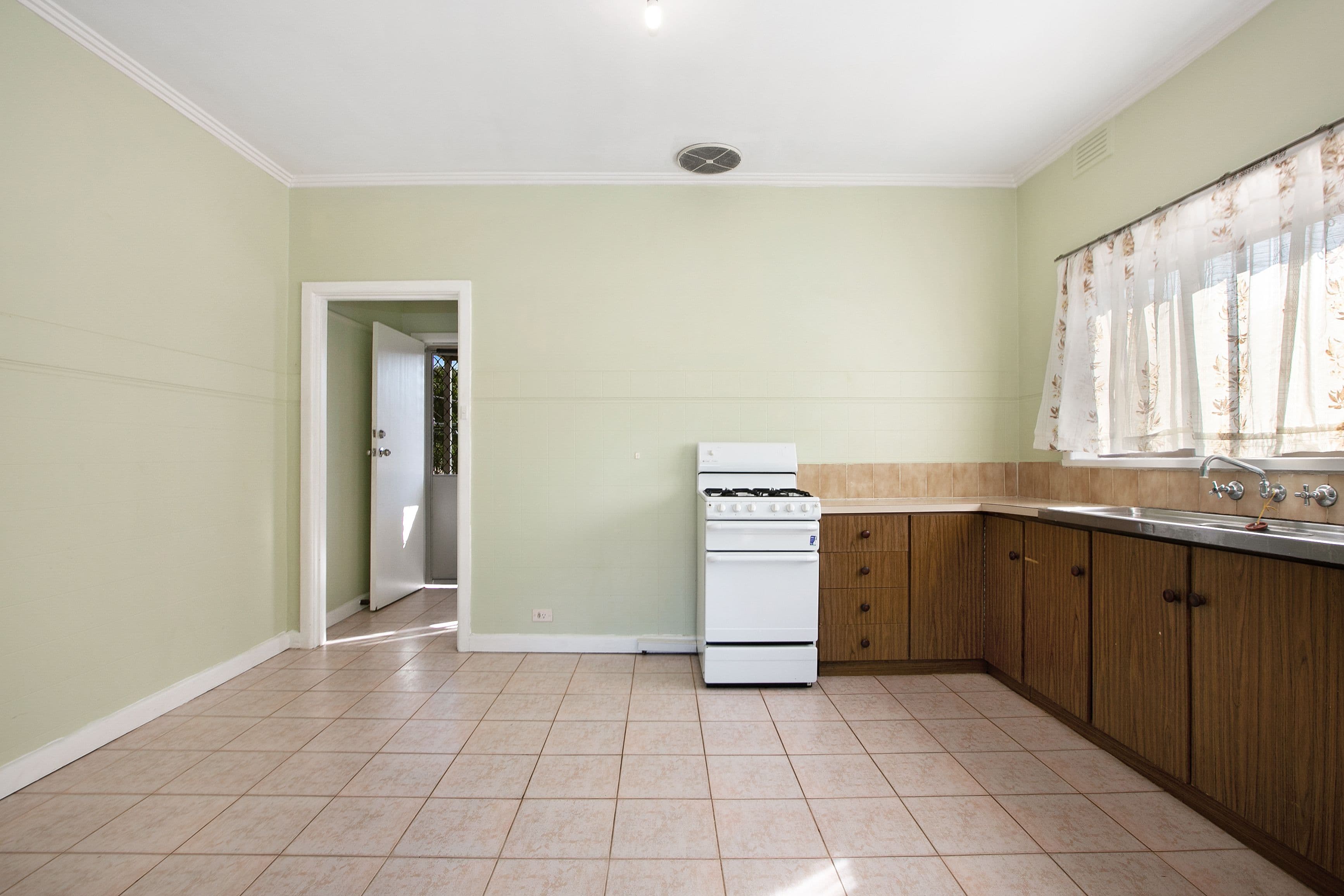 22 Merrilands Road, Reservoir VIC 3073, Reservoir - Thumbnail 6