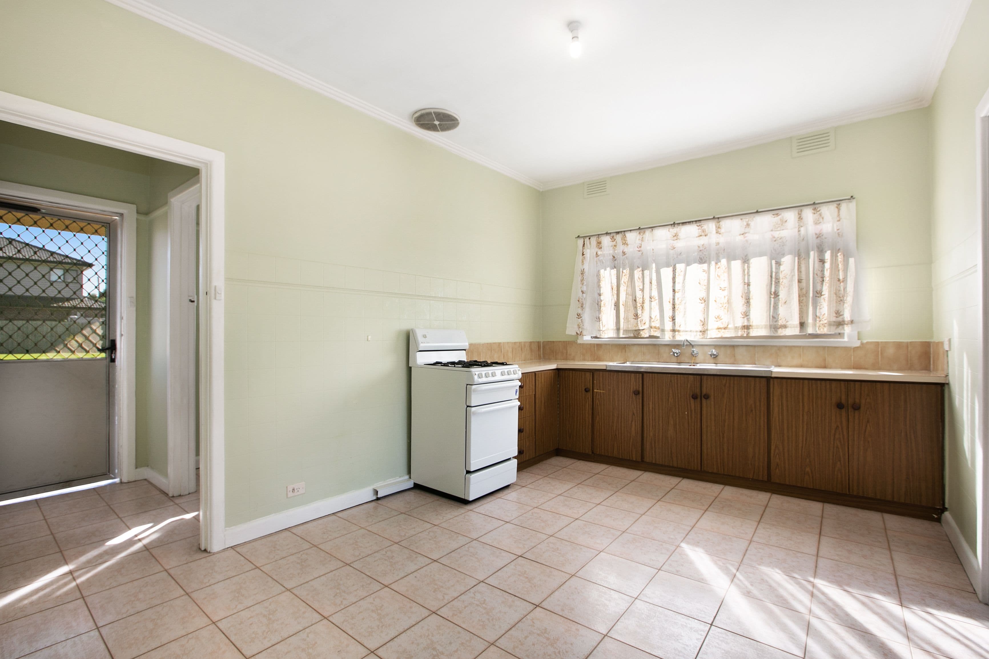 22 Merrilands Road, Reservoir VIC 3073, Reservoir - Thumbnail 7