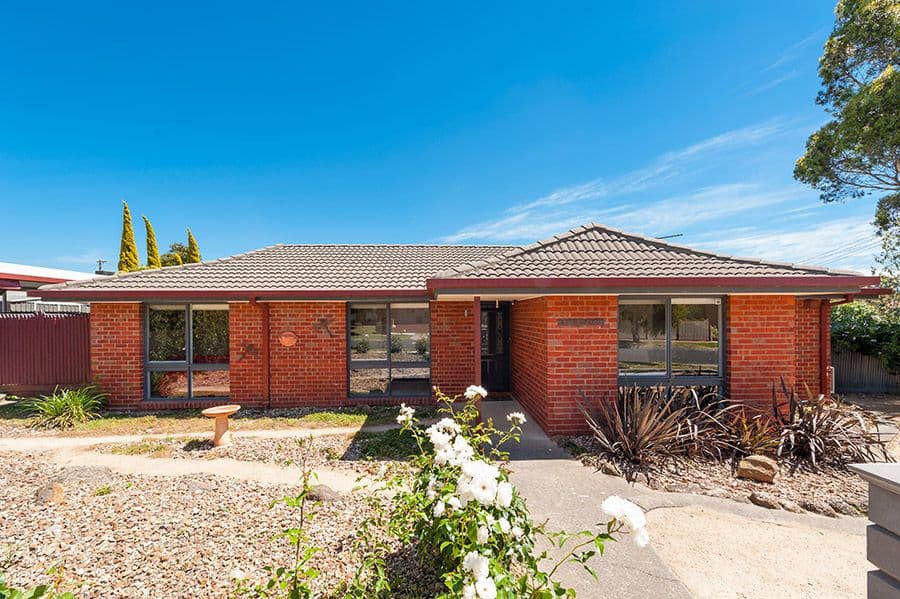 1 Ealing Close, Craigieburn VIC 3064, Craigieburn - Thumbnail 2