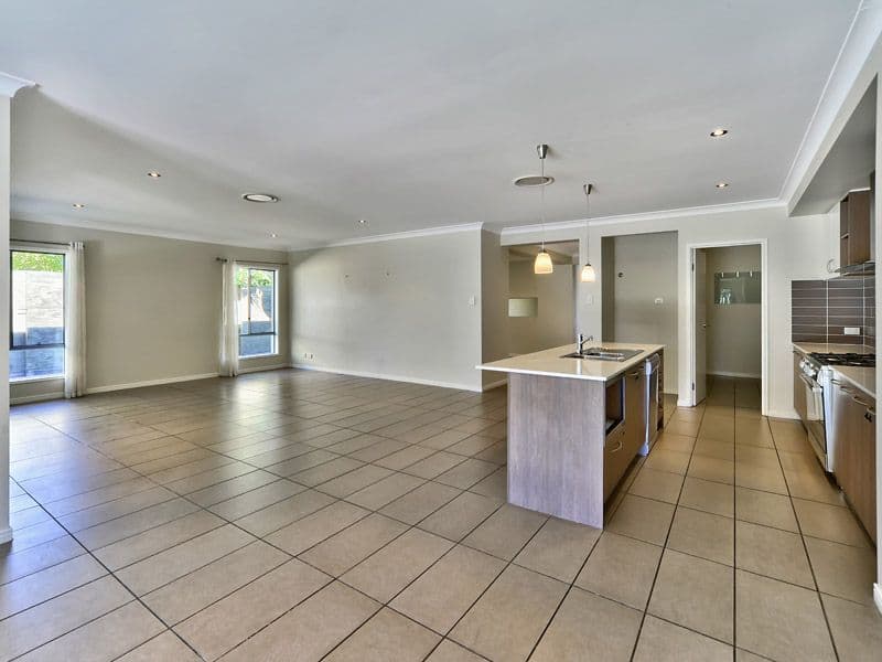 3 Red Gum Crescent, WAKERLEY QLD 4154, Wakerley - Thumbnail 4