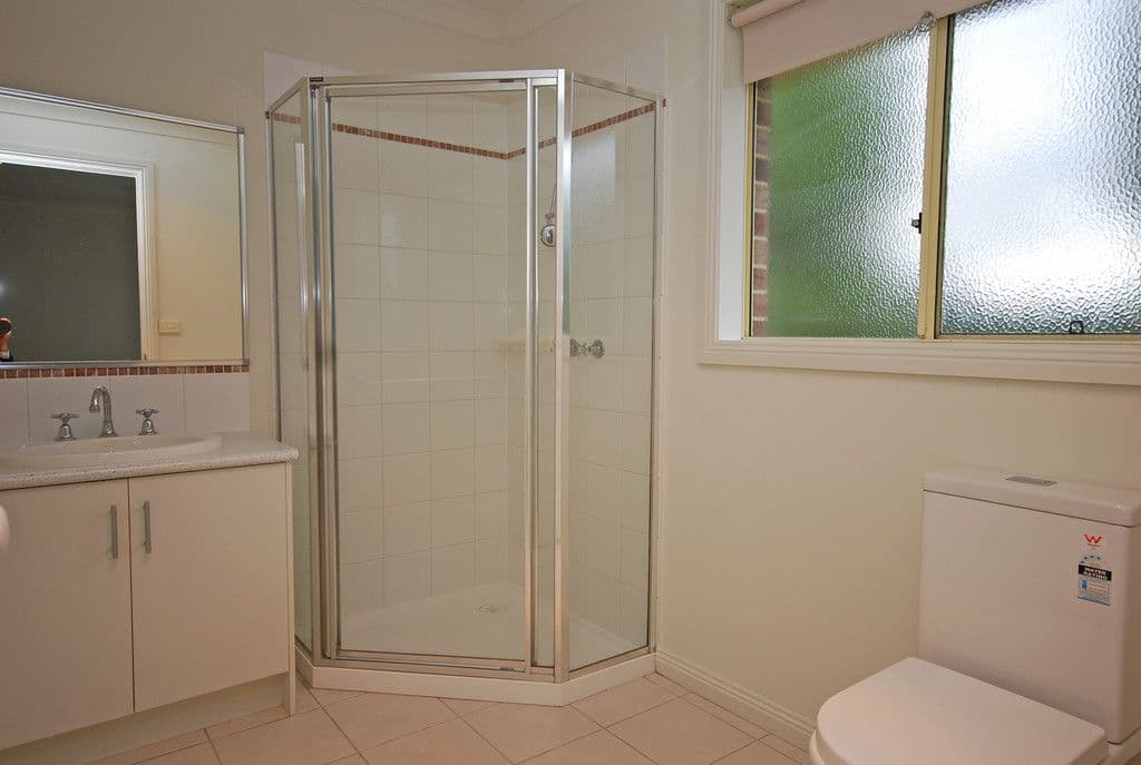 36 Faversham Avenue, Lake Gardens VIC 3355, Lake Gardens - Thumbnail 4
