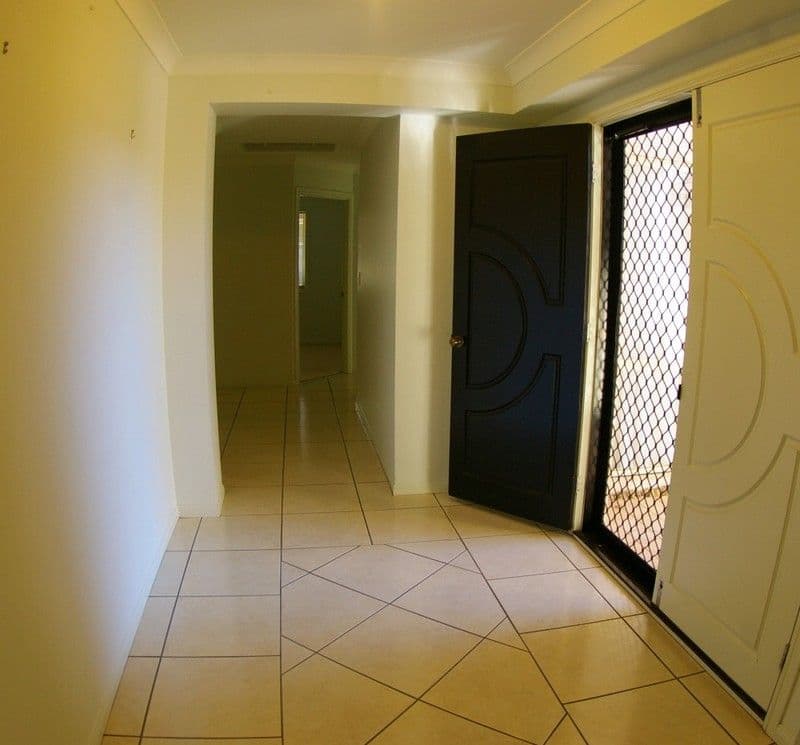 7 Gladstone Court, DECEPTION BAY QLD 4508, Deception Bay - Thumbnail 2