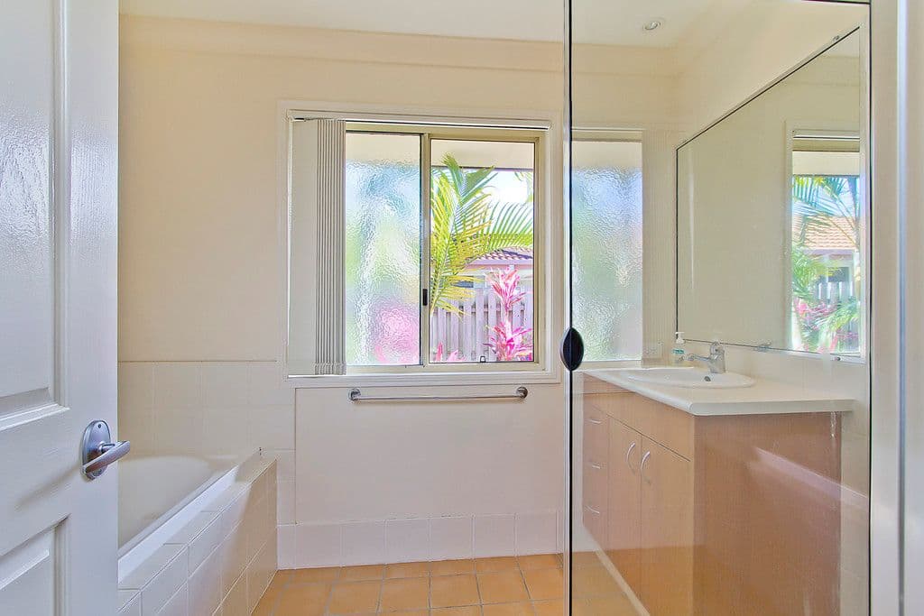 6 Daryl Drive, VARSITY LAKES QLD 4227, Varsity Lakes - Thumbnail 4