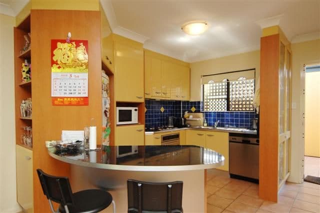 87  Victoria Terrace, GREENSLOPES QLD 4120, Greenslopes - Thumbnail 2