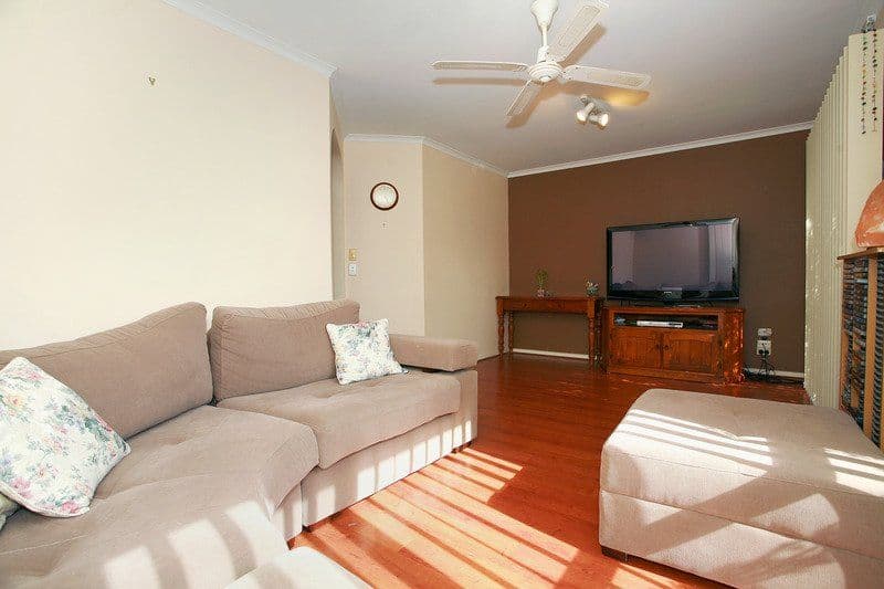 4 Annand Close, CRANBOURNE VIC 3977, Cranbourne West - Thumbnail 2