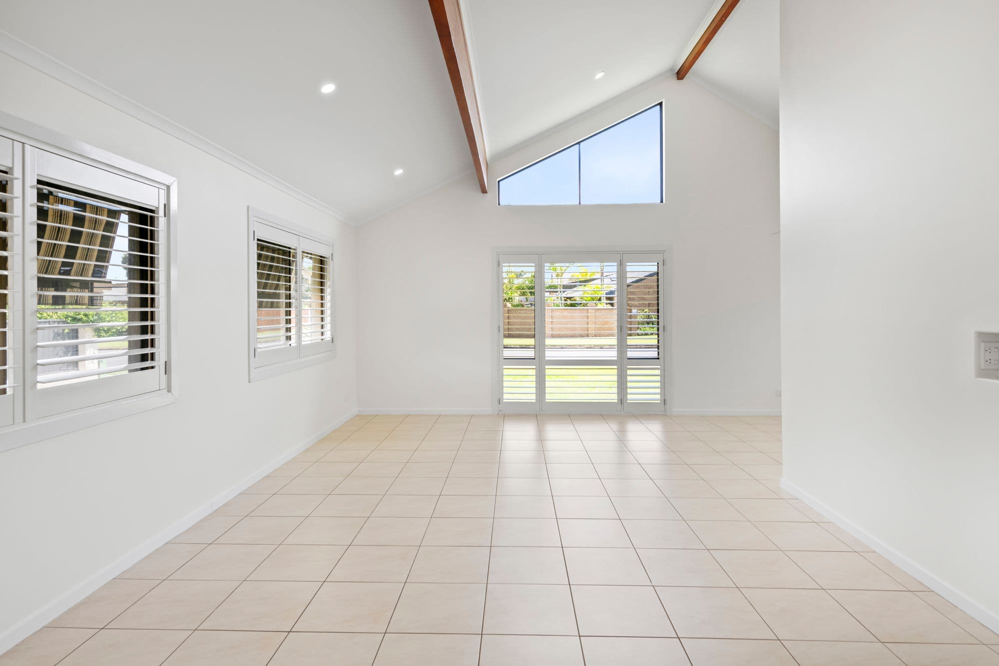 6 Menindee Avenue, Coombabah QLD 4216, Coombabah - Thumbnail 3