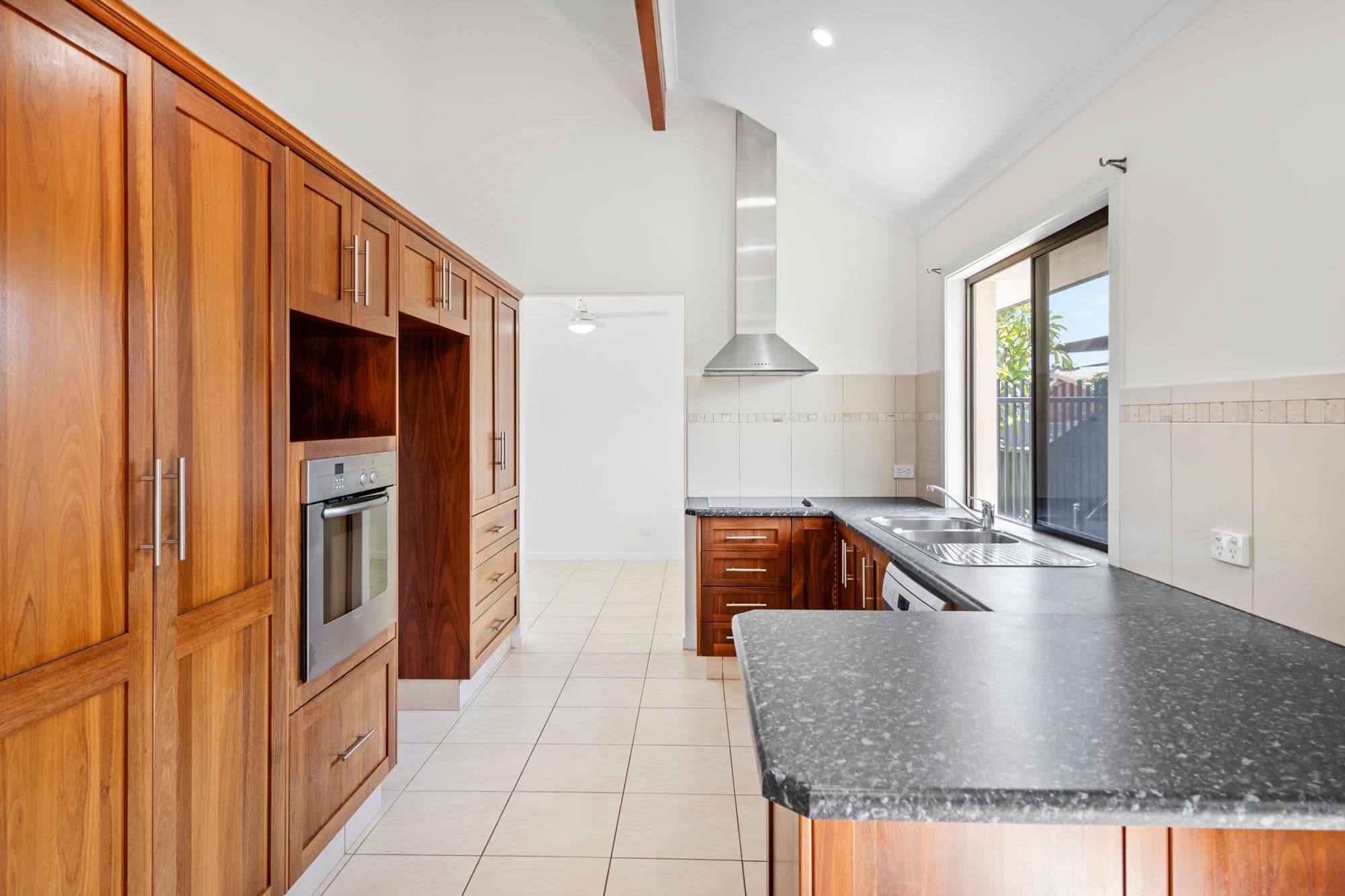 6 Menindee Avenue, Coombabah QLD 4216, Coombabah - Thumbnail 4