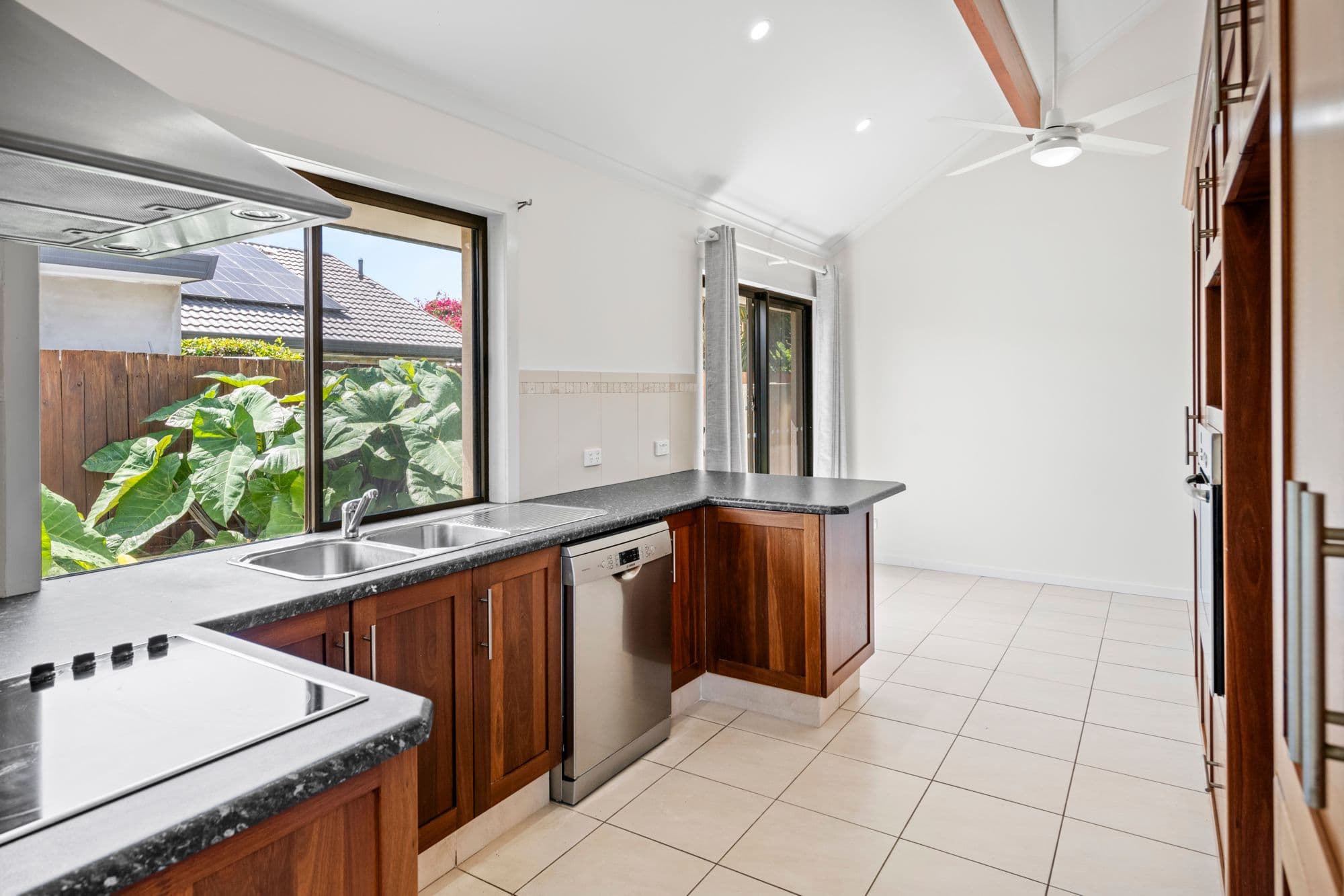 6 Menindee Avenue, Coombabah QLD 4216, Coombabah - Thumbnail 5