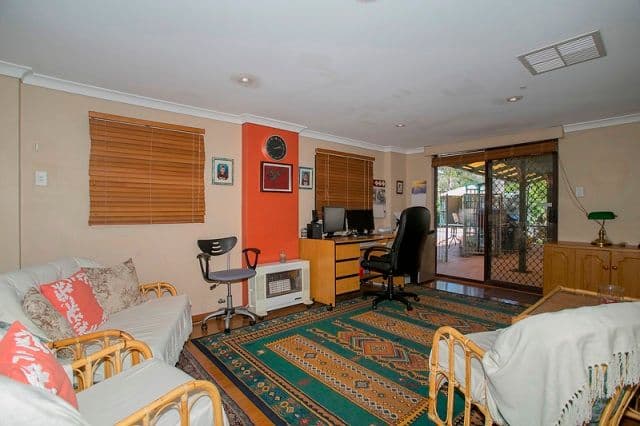 18 Flora Terrace, LESMURDIE WA 6076, Lesmurdie - Thumbnail 2