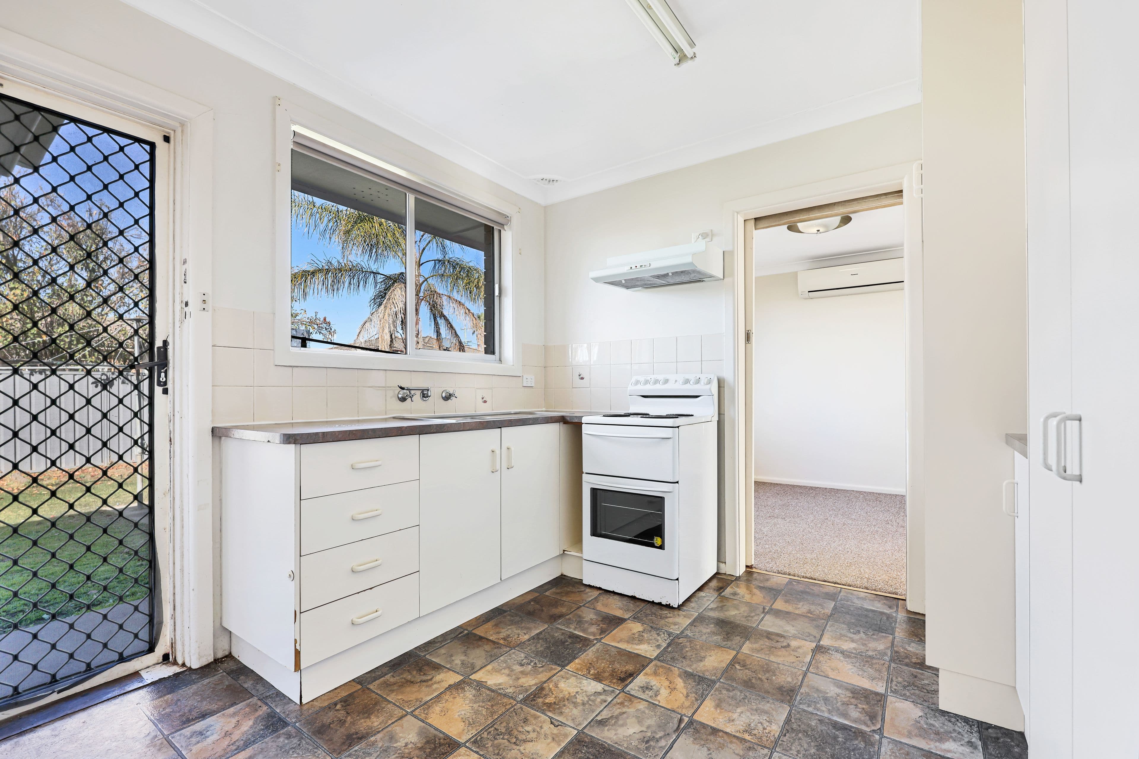 14 Larool Street, Tamworth NSW 2340, South Tamworth - Thumbnail 7
