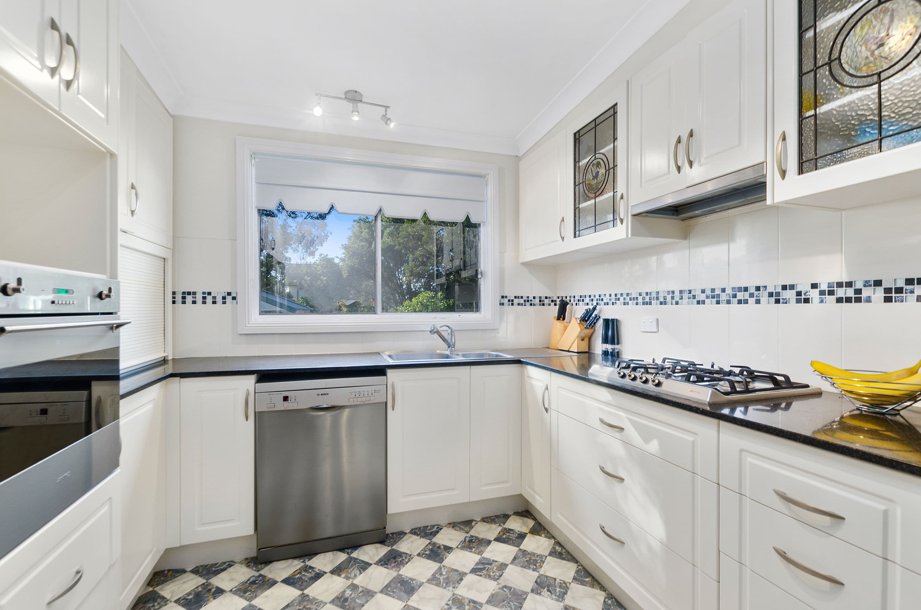 14 Romley Crescent, OAKHURST, Oakhurst - Thumbnail 2
