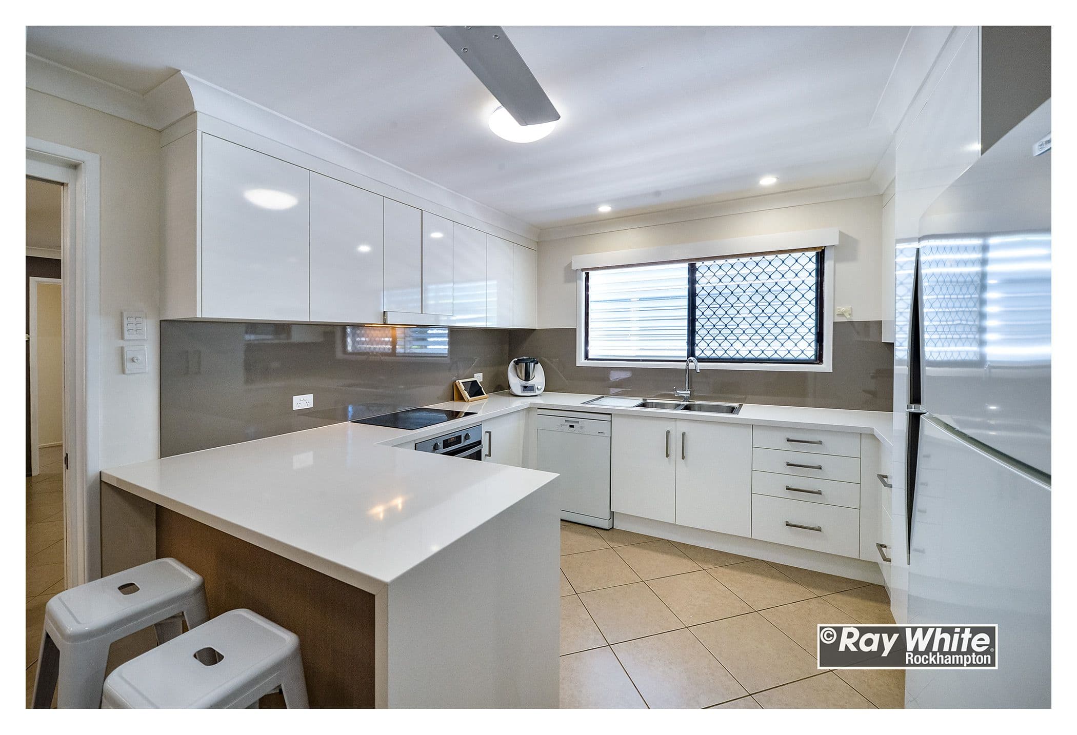 3 Braddy Street, Norman Gardens QLD 4701, Norman Gardens - Thumbnail 3