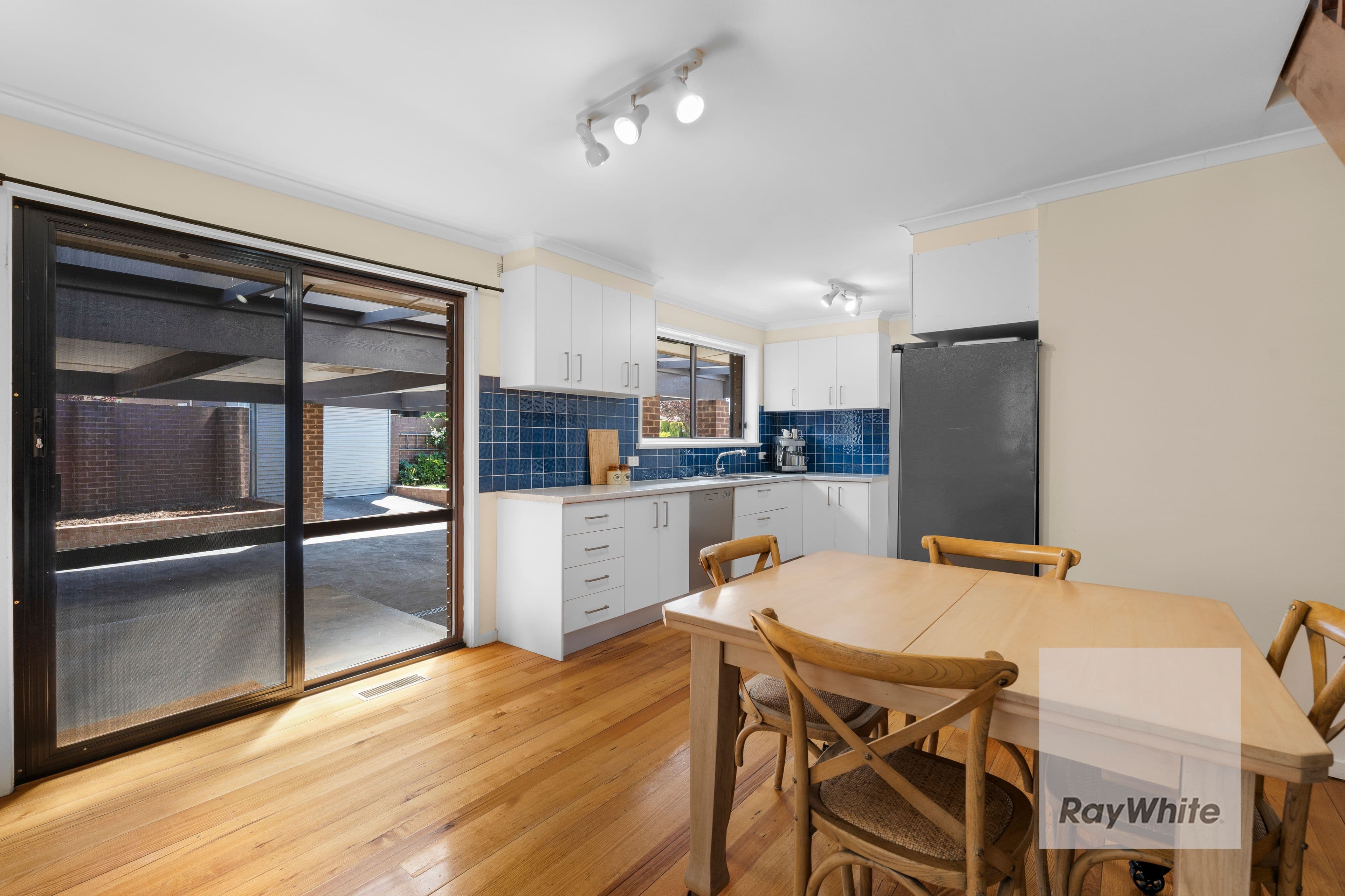 8 Virginia Crescent, Bundoora VIC 3083, Bundoora - Thumbnail 3