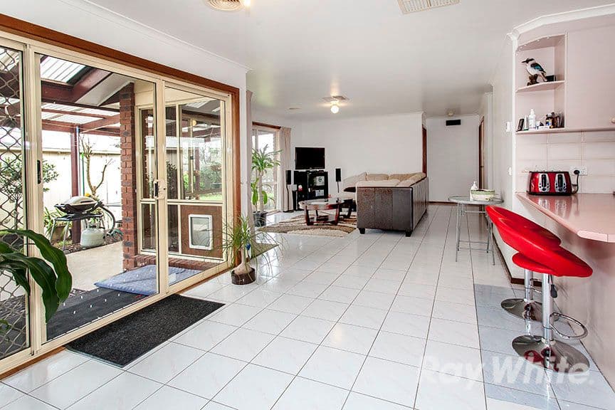27 Bickerton Court, Rowville VIC 3178, Rowville - Thumbnail 3