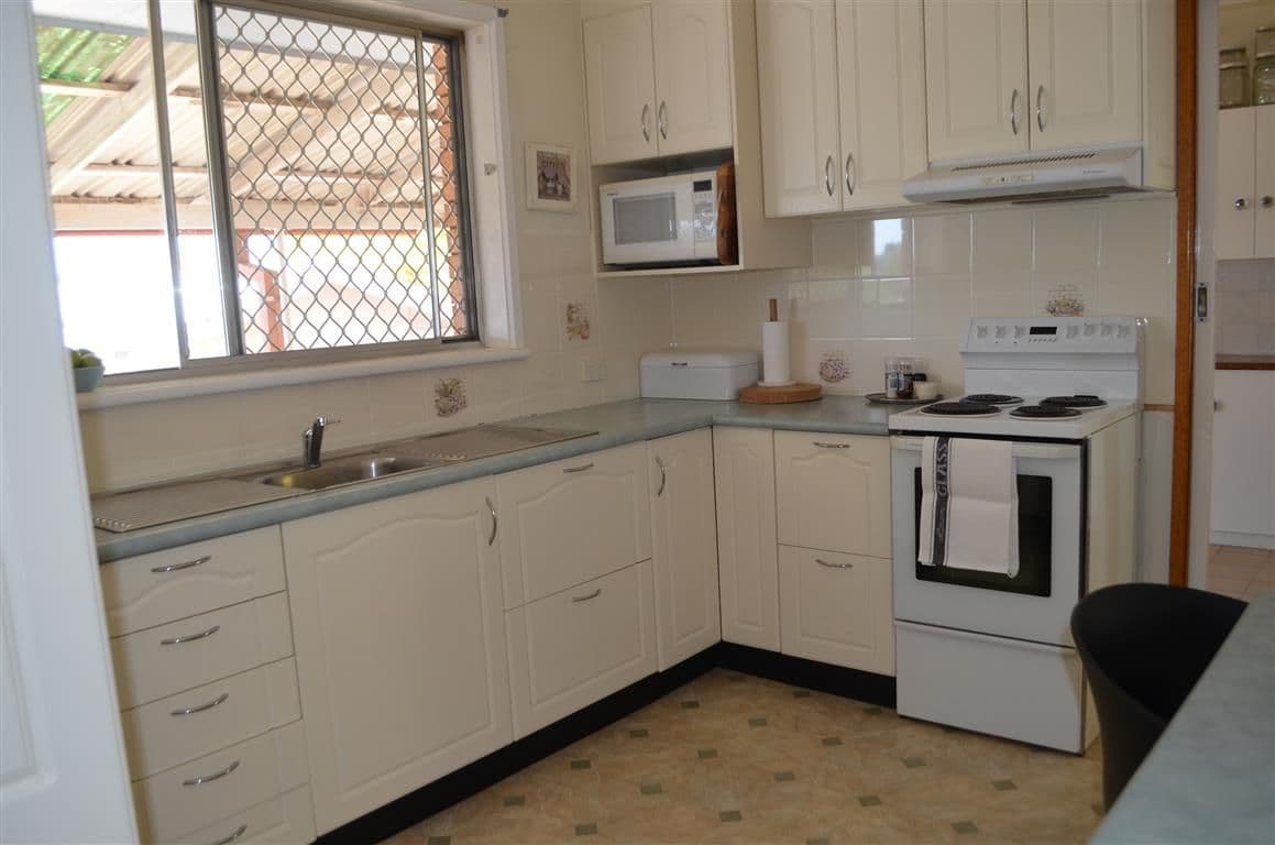96 Simpson Street, Tumut - Thumbnail 3