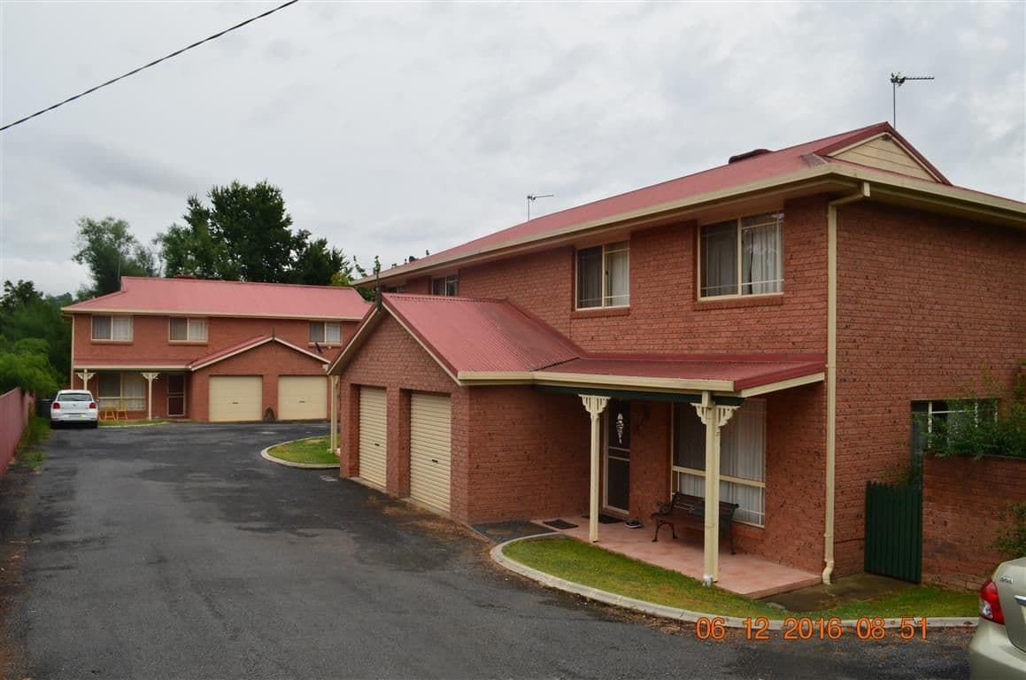 11 Blowering Road, Tumut - Image 1