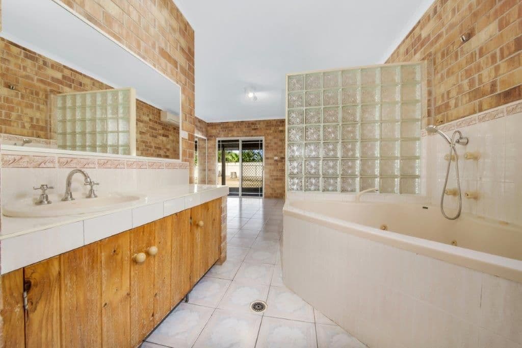 16 Emerson Court, South Gladstone QLD 4680, South Gladstone - Thumbnail 4