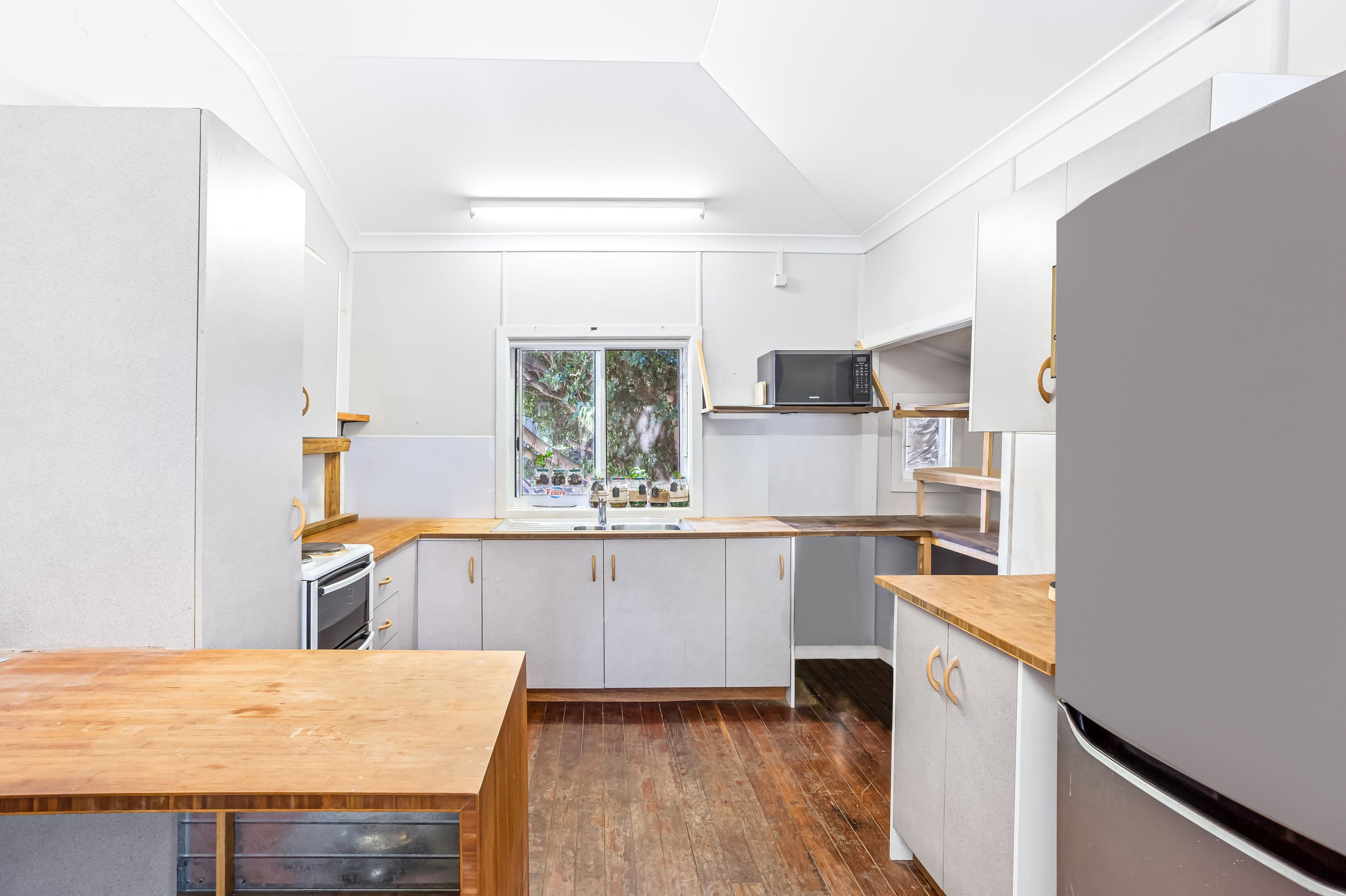 15 Oak Street, Emu Park QLD 4710, Emu Park - Thumbnail 3