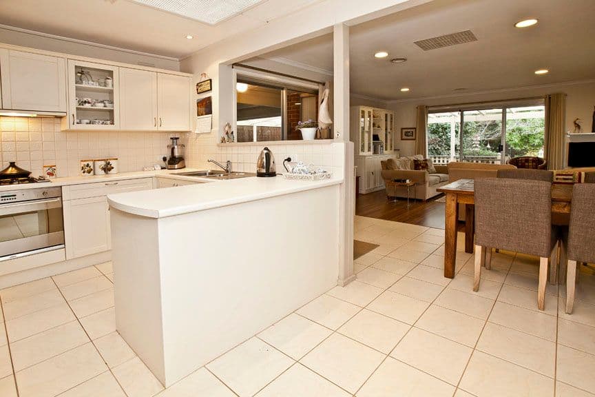 4 Tiverton Drive, MULGRAVE VIC 3170, Mulgrave - Thumbnail 2