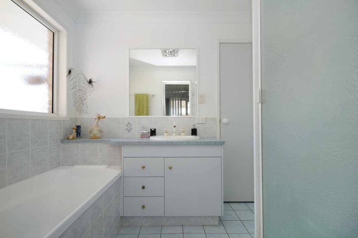 28 Strathconan Drive, GLENVALE QLD 4350, Glenvale - Thumbnail 8
