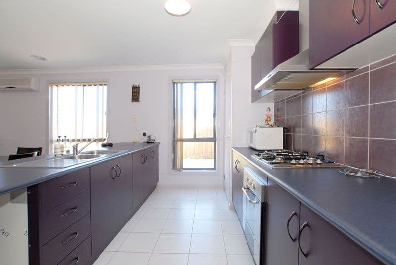16 Lady Penrhyn Drive, WYNDHAM VALE VIC 3024, Wyndham Vale - Thumbnail 2