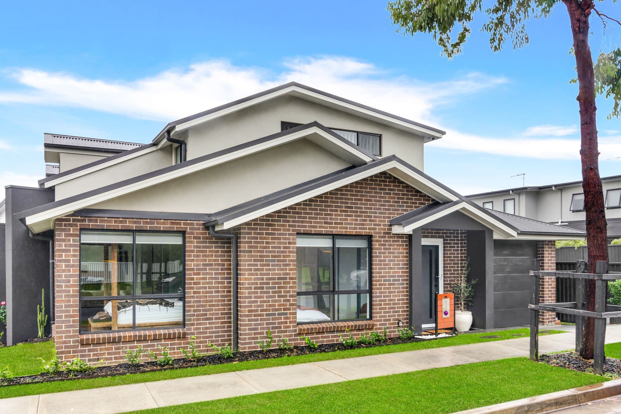 11 Strickland Crescent, Burnside - Image 1