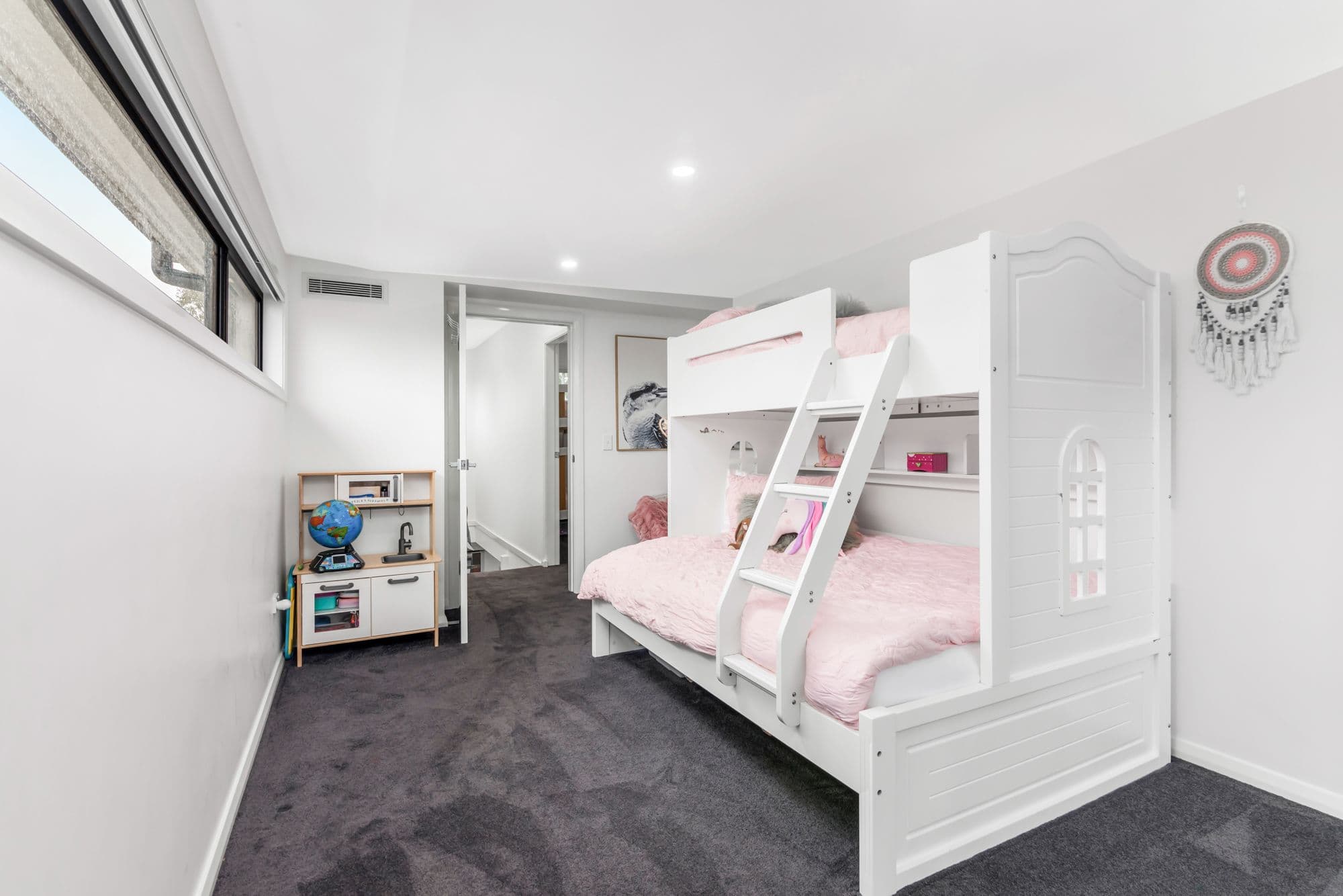 11 Strickland Crescent, Burnside - Thumbnail 2