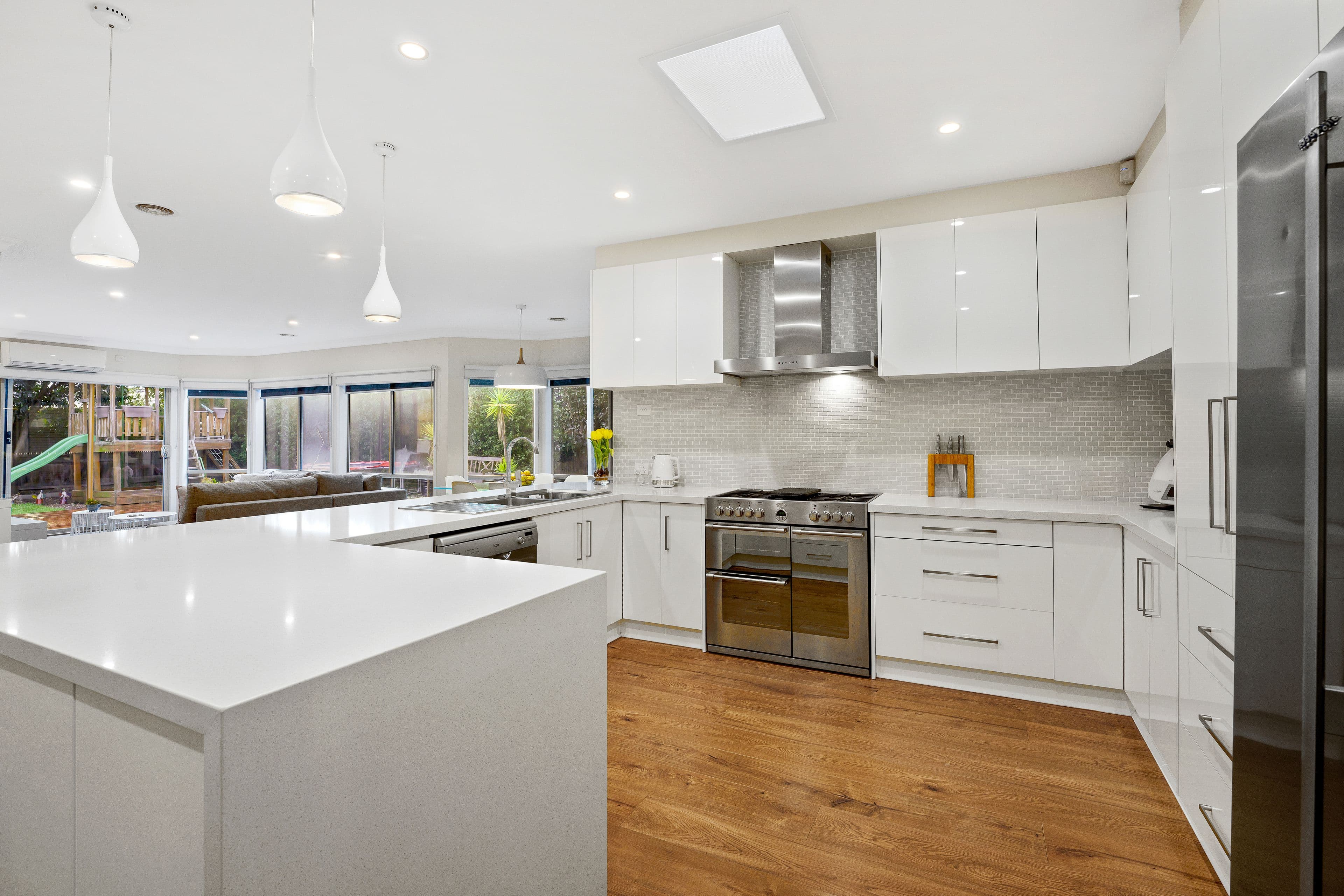 12 University Drive, Taylors Hill VIC 3037, Taylors Hill - Thumbnail 4