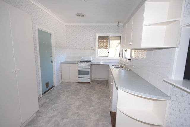 21 Hennessy Avenue, ORELIA WA 6167, Orelia - Thumbnail 2
