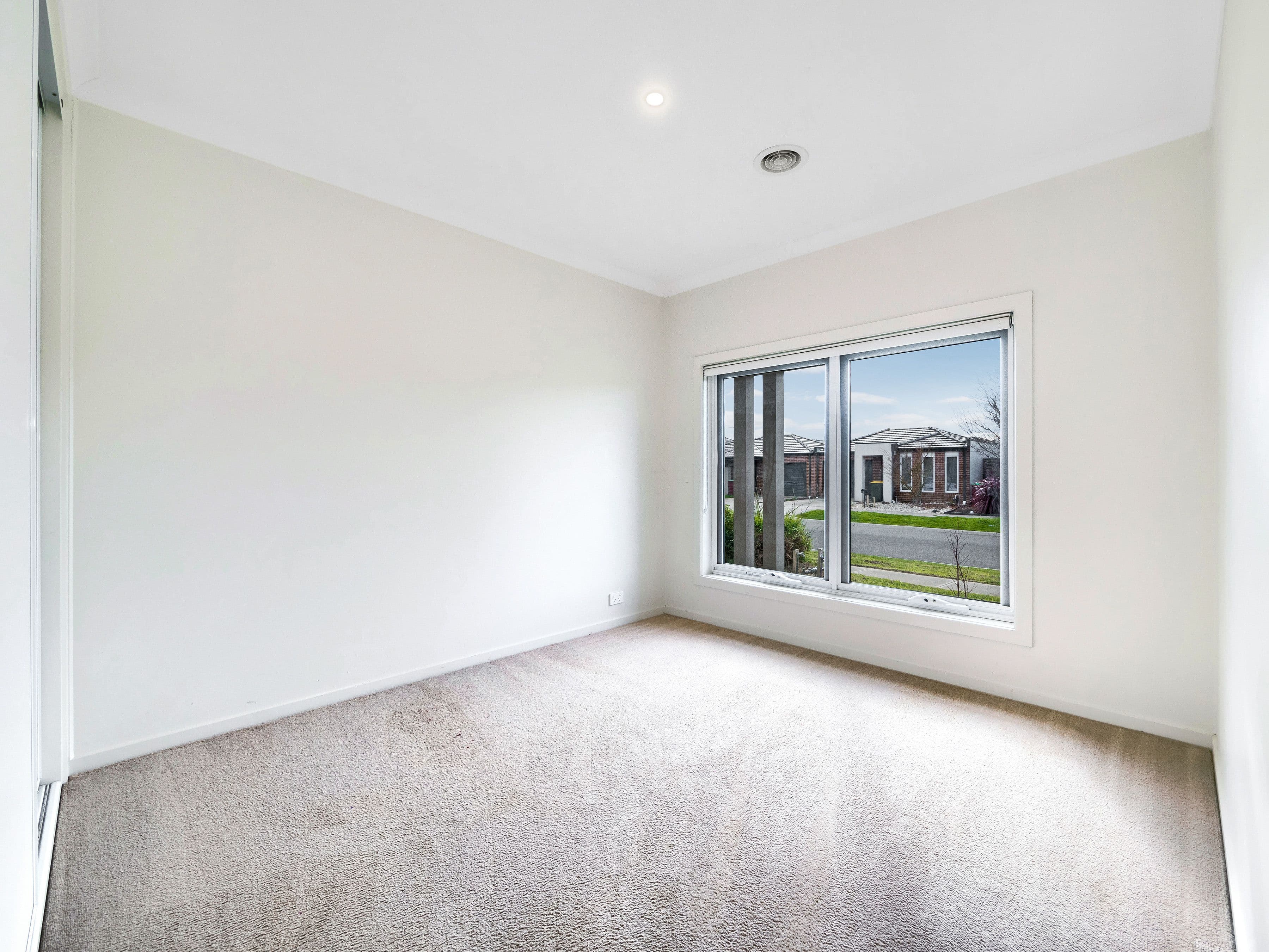 33 Cortula Road, Cranbourne East VIC 3977, Cranbourne East - Thumbnail 2