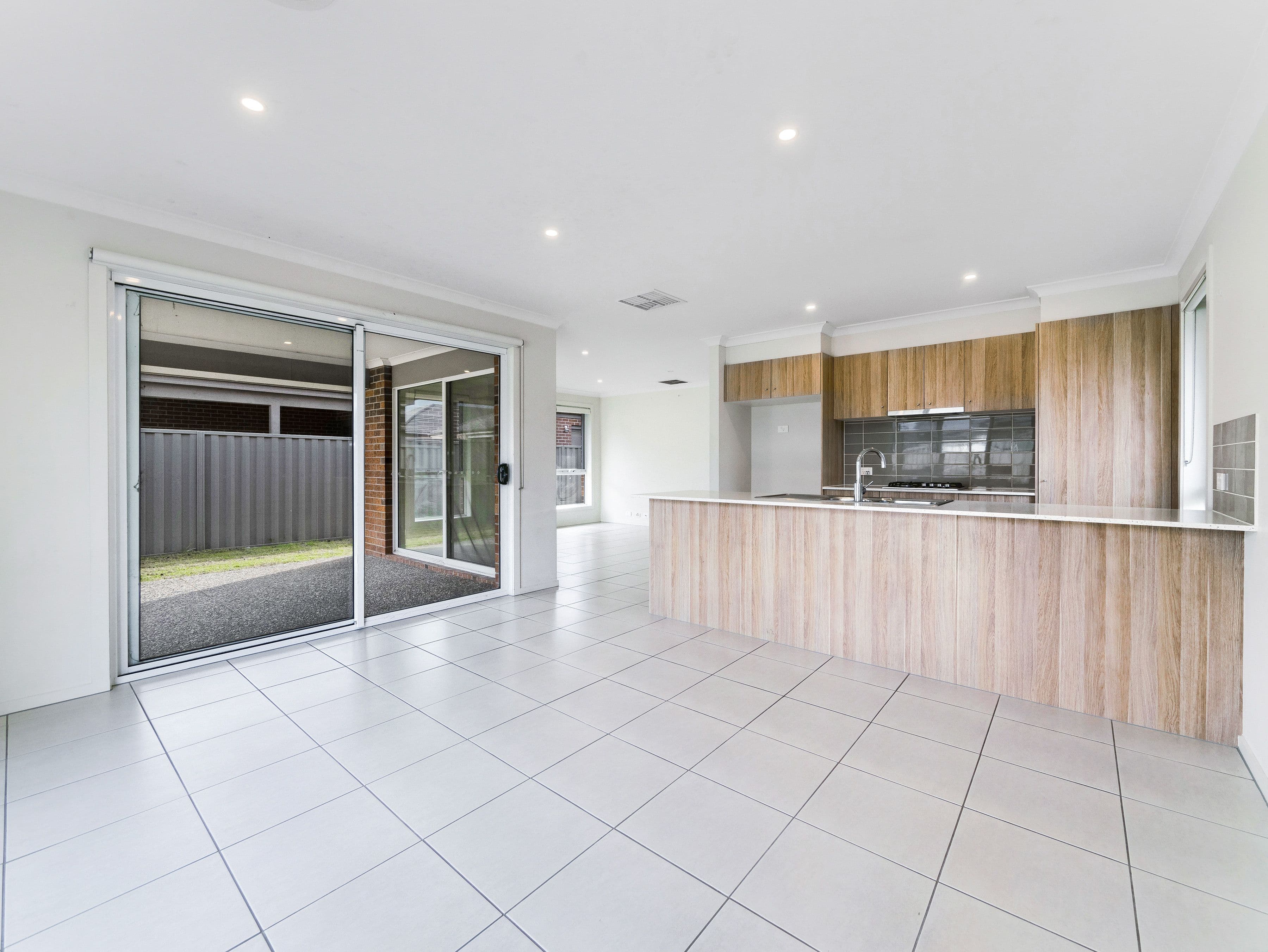 33 Cortula Road, Cranbourne East VIC 3977, Cranbourne East - Thumbnail 7