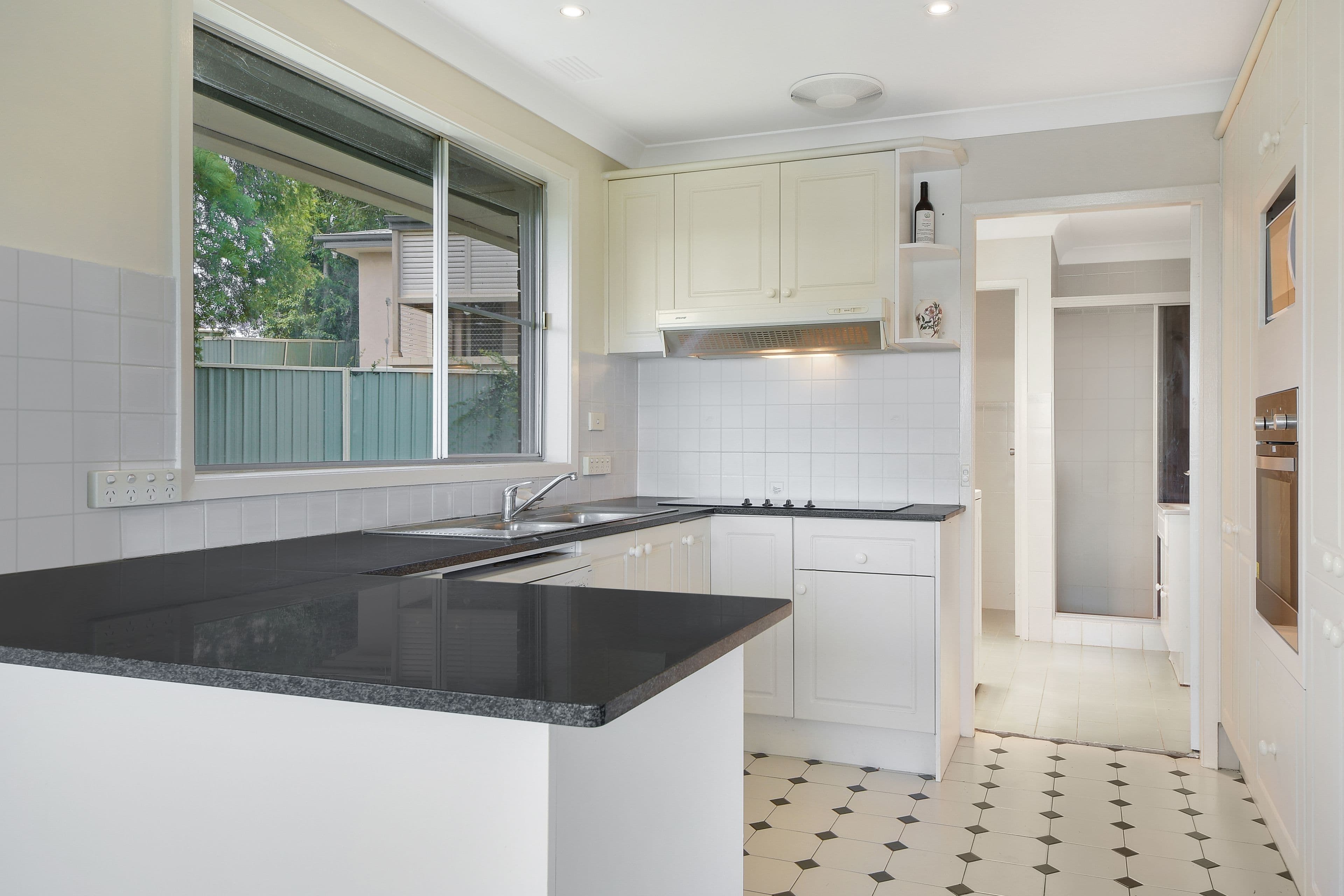 18 Bourke Place, Camden South - Thumbnail 2