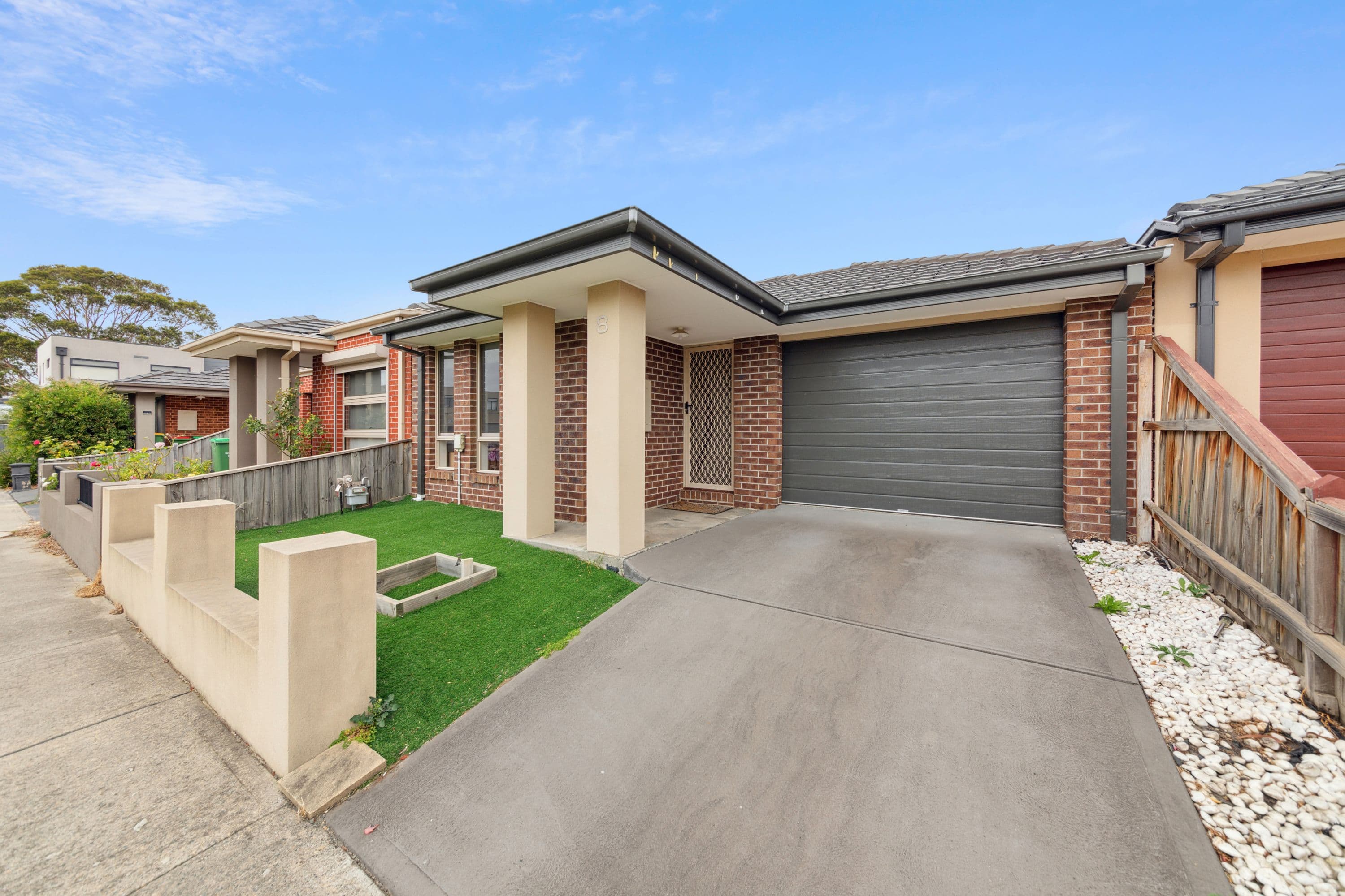 8 Woodbine Street, Pakenham VIC 3810, Pakenham - Thumbnail 2