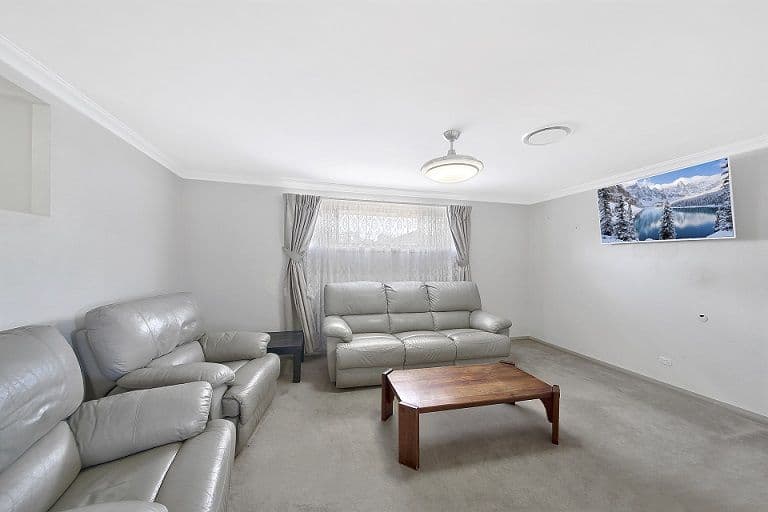 13 Spring Farm Drive, Spring Farm - Thumbnail 5