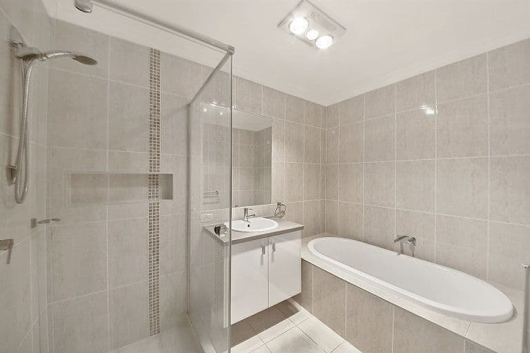 13 Spring Farm Drive, Spring Farm - Thumbnail 8