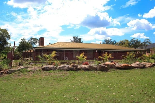 16 Pepper Lane, PINE MOUNTAIN QLD 4306, Pine Mountain - Thumbnail 4
