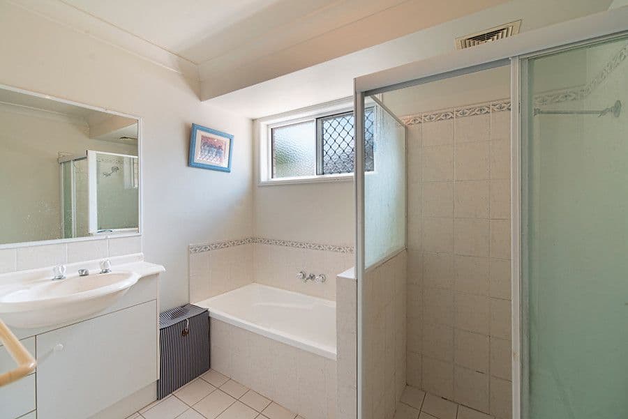 70 Galeen Drive, Burleigh Waters QLD 4220, Burleigh Waters - Thumbnail 7