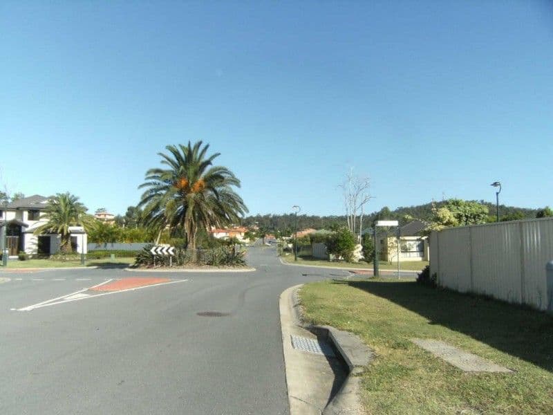 17 Golden Bear Drive, ARUNDEL QLD 4214, Arundel - Thumbnail 4