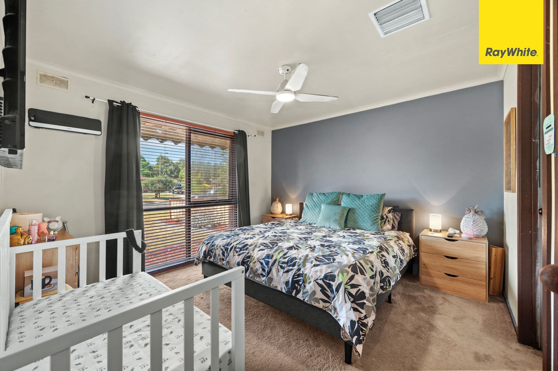 9 Henley Place, Melton West VIC 3337, Melton West - Thumbnail 2
