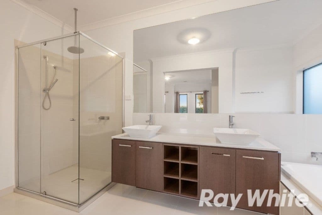 41 Carpentaria Crescent, Point Cook VIC 3030, Point Cook - Thumbnail 3