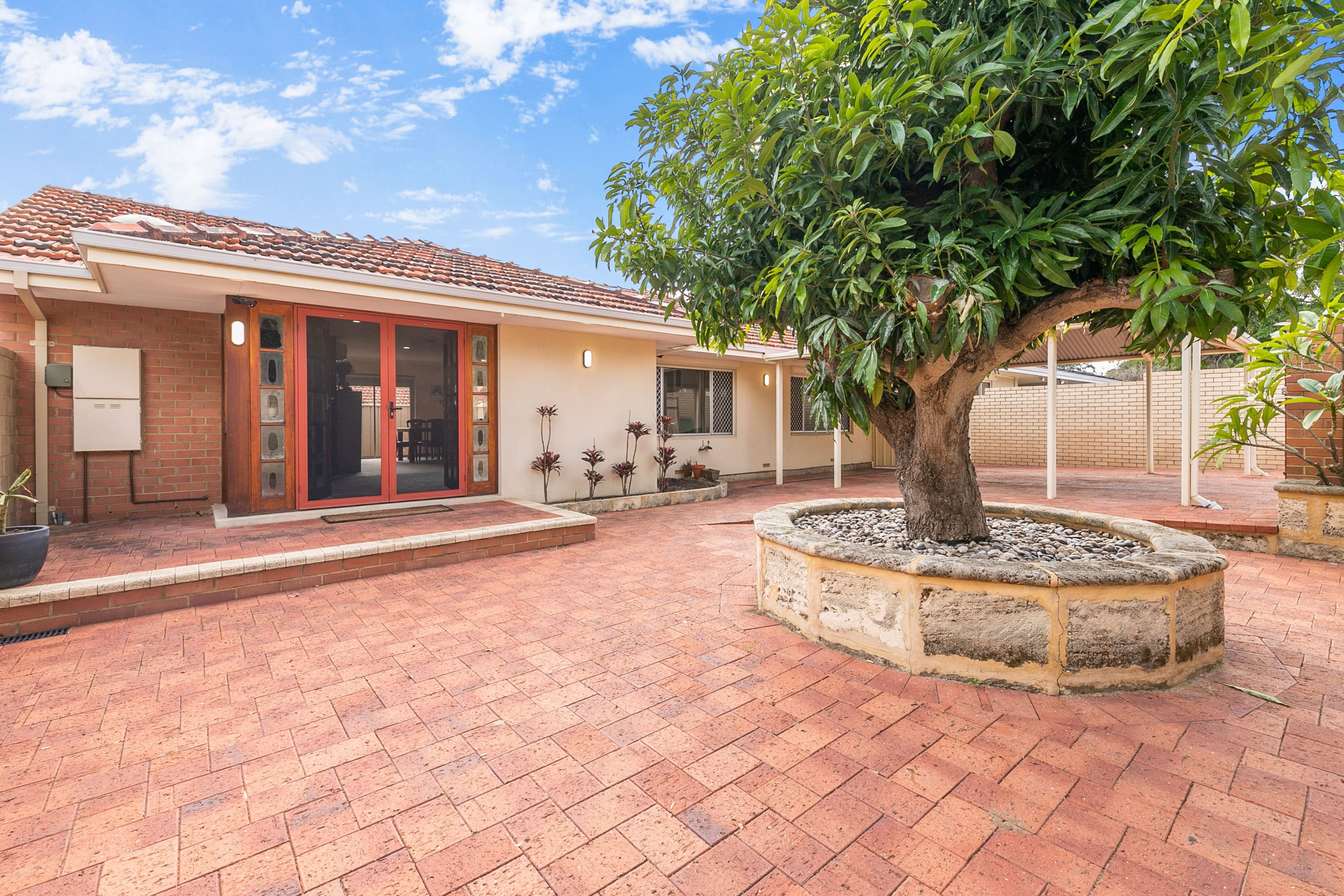 11 Williamson Road, Kardinya WA 6163, Kardinya - Thumbnail 2